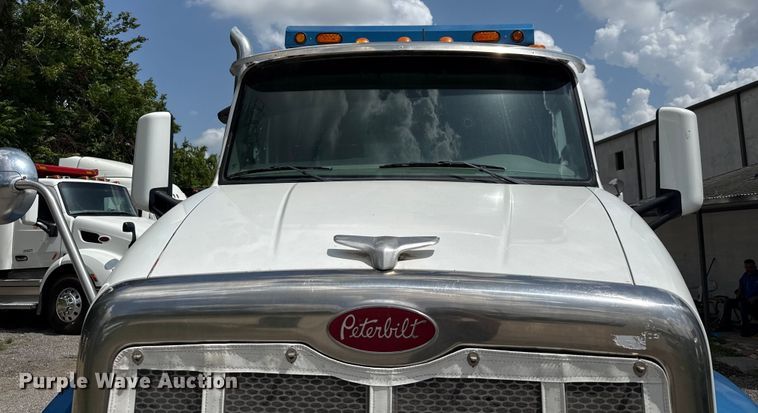 image for item ED5818 2019 Peterbilt 567 dump truck