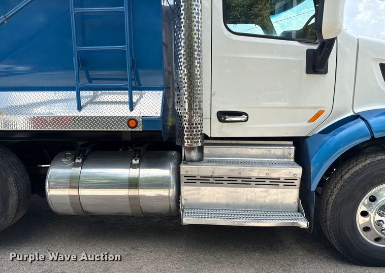 image for item ED5818 2019 Peterbilt 567 dump truck