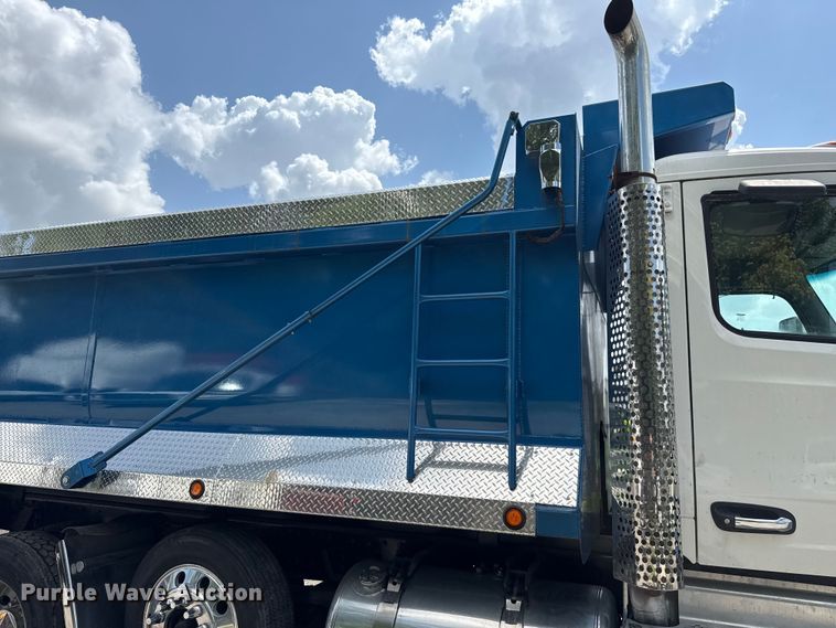 image for item ED5818 2019 Peterbilt 567 dump truck