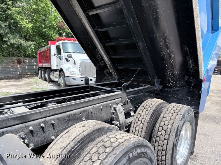 image for item ED5818 2019 Peterbilt 567 dump truck
