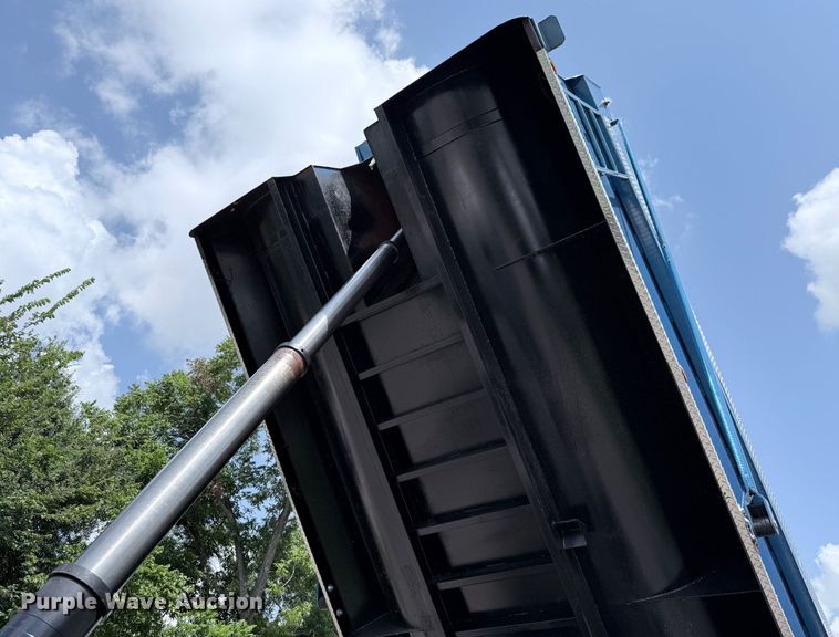 image for item ED5818 2019 Peterbilt 567 dump truck