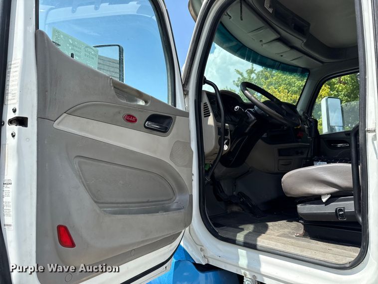 image for item ED5818 2019 Peterbilt 567 dump truck