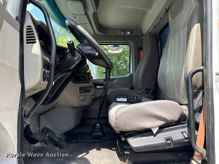 image for item ED5818 2019 Peterbilt 567 dump truck