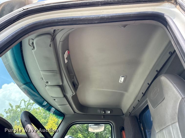 image for item ED5818 2019 Peterbilt 567 dump truck