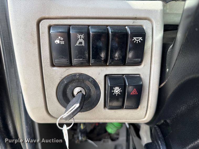 image for item ED5818 2019 Peterbilt 567 dump truck