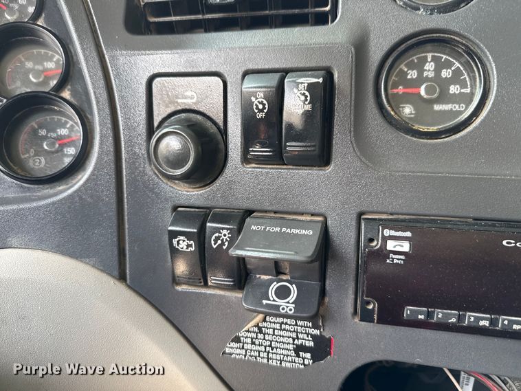 image for item ED5818 2019 Peterbilt 567 dump truck