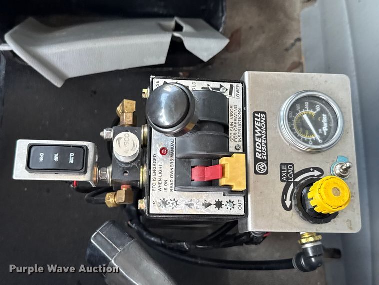 image for item ED5818 2019 Peterbilt 567 dump truck