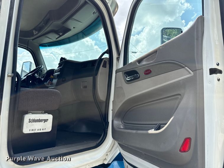 image for item ED5818 2019 Peterbilt 567 dump truck