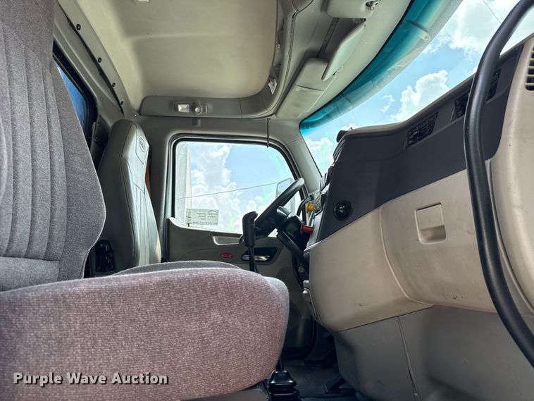 image for item ED5818 2019 Peterbilt 567 dump truck