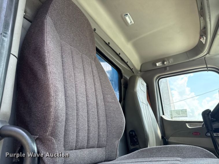 image for item ED5818 2019 Peterbilt 567 dump truck