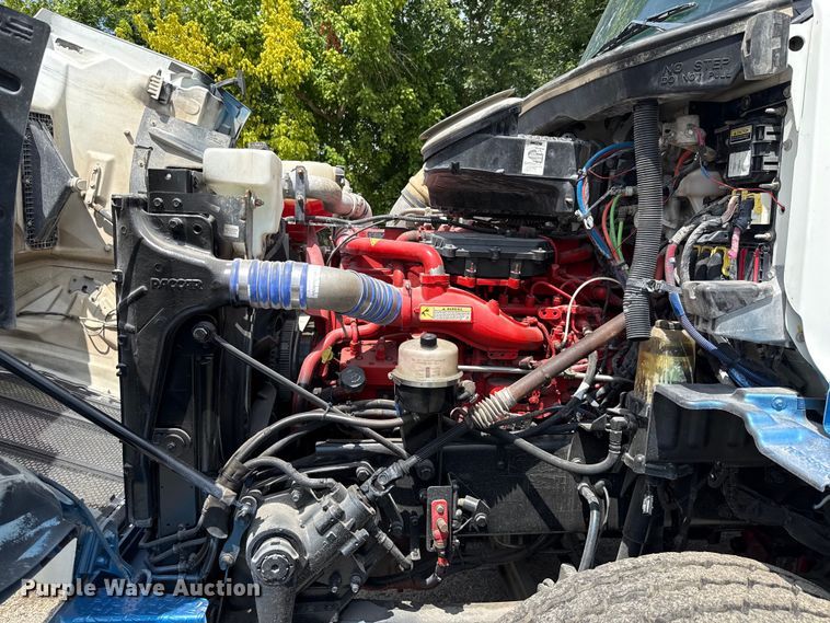 image for item ED5818 2019 Peterbilt 567 dump truck