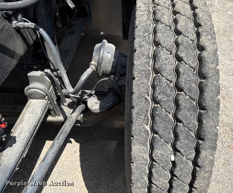 image for item ED5818 2019 Peterbilt 567 dump truck