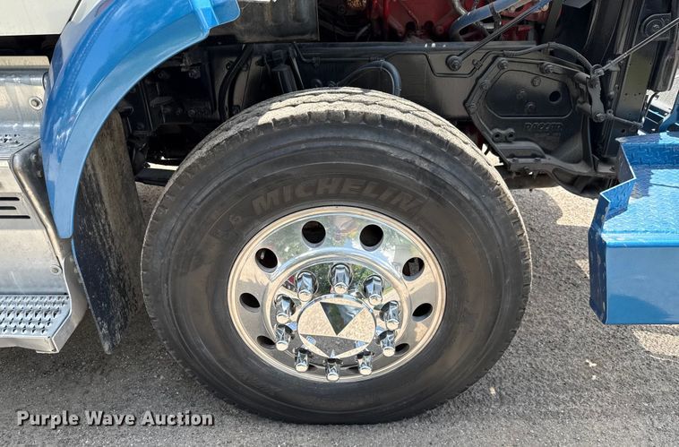 image for item ED5818 2019 Peterbilt 567 dump truck