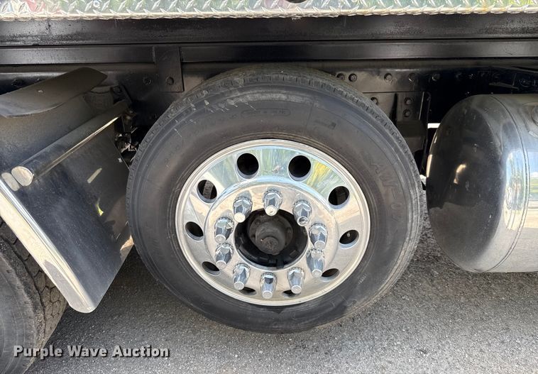 image for item ED5818 2019 Peterbilt 567 dump truck