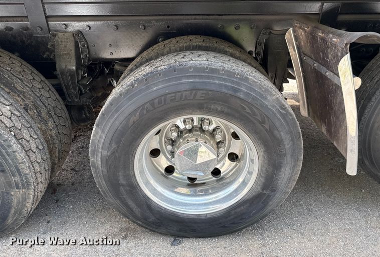 image for item ED5818 2019 Peterbilt 567 dump truck