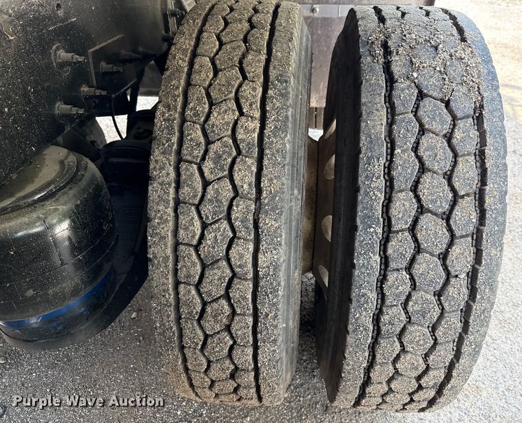 image for item ED5818 2019 Peterbilt 567 dump truck