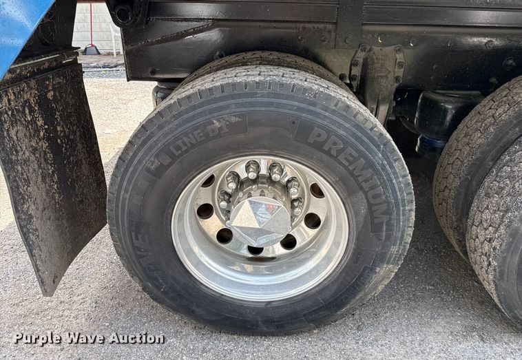 image for item ED5818 2019 Peterbilt 567 dump truck