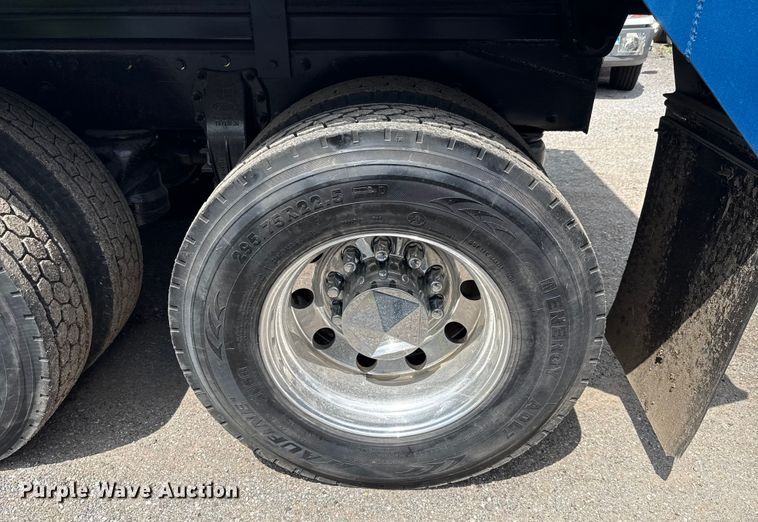 image for item ED5818 2019 Peterbilt 567 dump truck