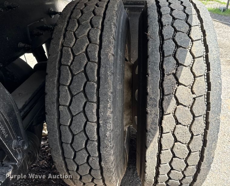 image for item ED5818 2019 Peterbilt 567 dump truck