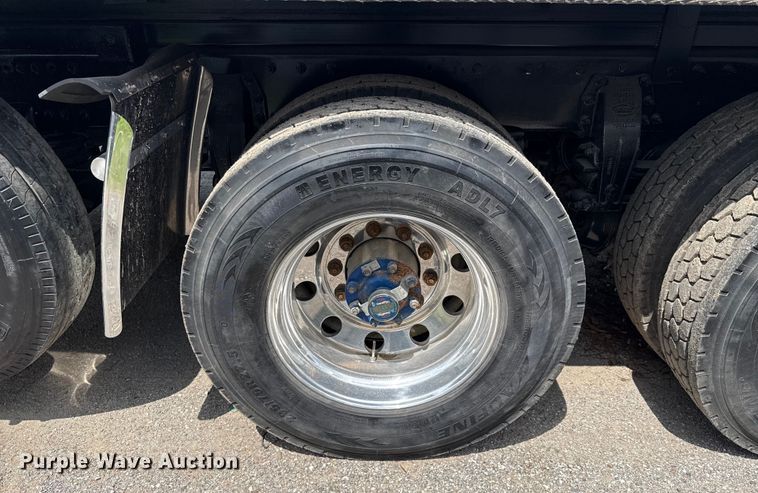 image for item ED5818 2019 Peterbilt 567 dump truck