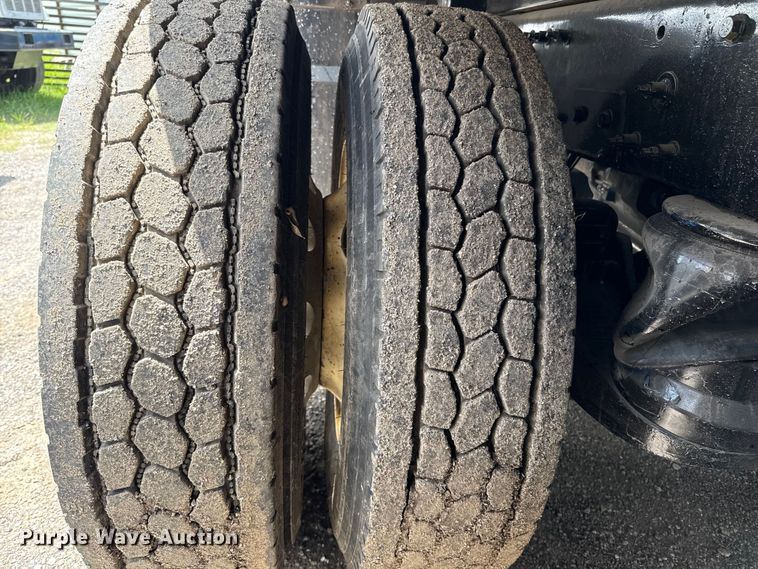 image for item ED5818 2019 Peterbilt 567 dump truck