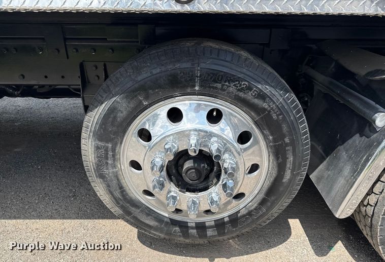 image for item ED5818 2019 Peterbilt 567 dump truck