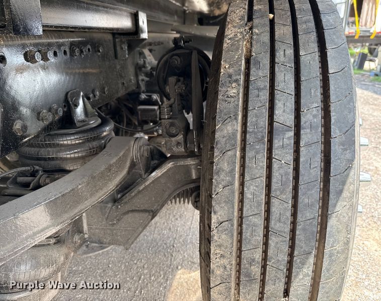 image for item ED5818 2019 Peterbilt 567 dump truck