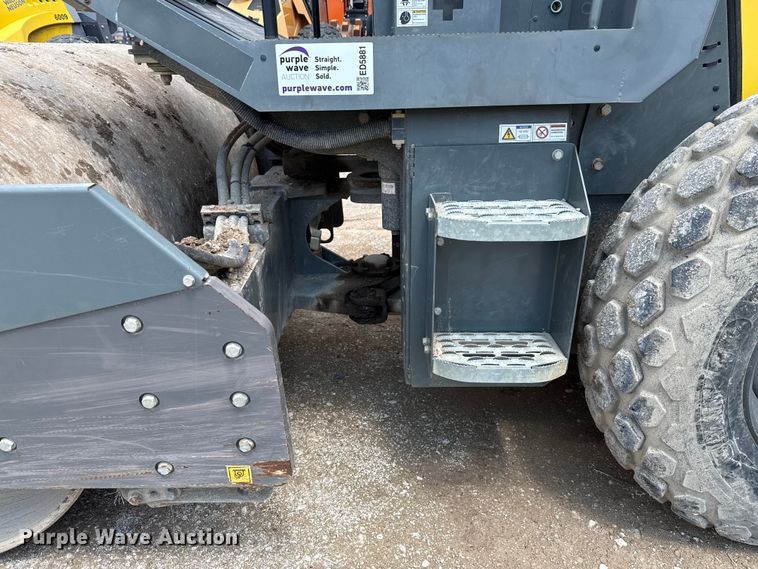 image for item ED5881 2019 Wacker Neuson RC70 single drum vibratory roller