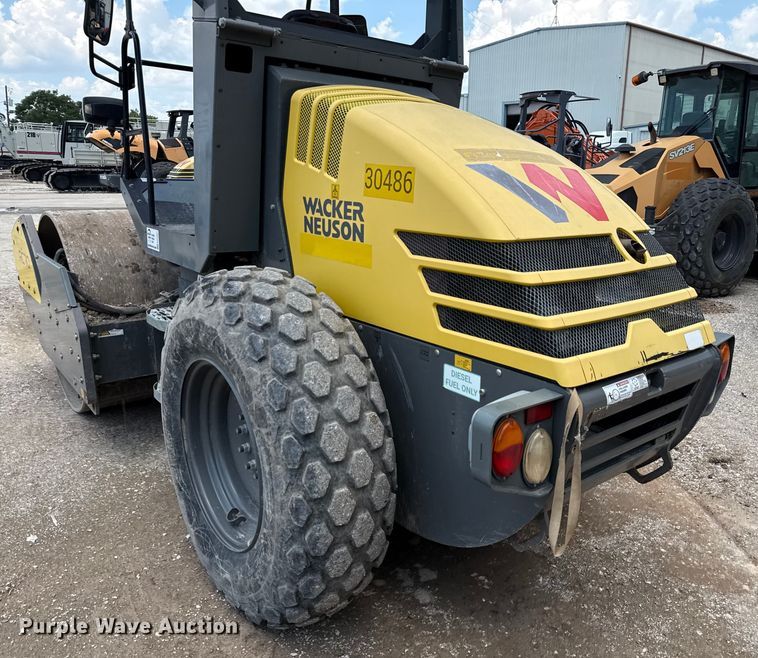 image for item ED5881 2019 Wacker Neuson RC70 single drum vibratory roller