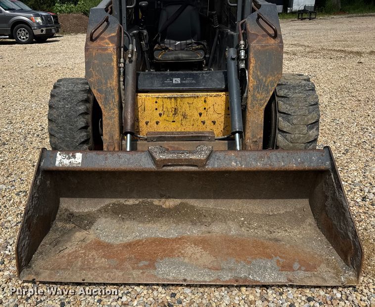 image for item EF2142 2003 New Holland LS180 skid steer loader