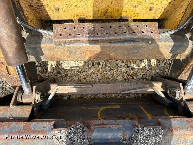 image for item EF2142 2003 New Holland LS180 skid steer loader