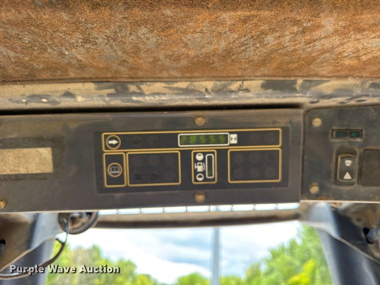 image for item EF2142 2003 New Holland LS180 skid steer loader