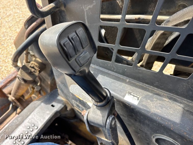 image for item EF2142 2003 New Holland LS180 skid steer loader