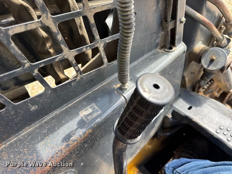 image for item EF2142 2003 New Holland LS180 skid steer loader