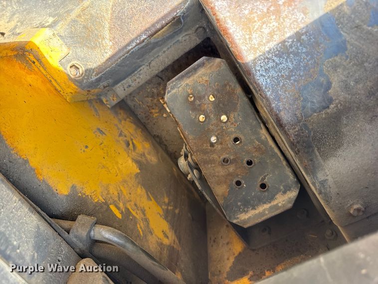 image for item EF2142 2003 New Holland LS180 skid steer loader