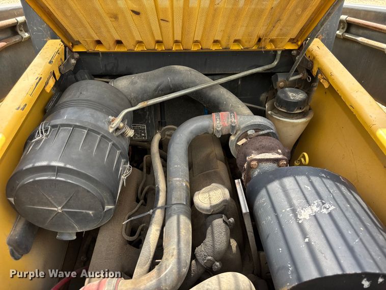 image for item EF2142 2003 New Holland LS180 skid steer loader