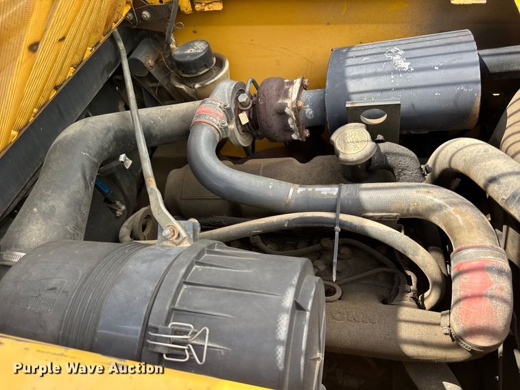 image for item EF2142 2003 New Holland LS180 skid steer loader