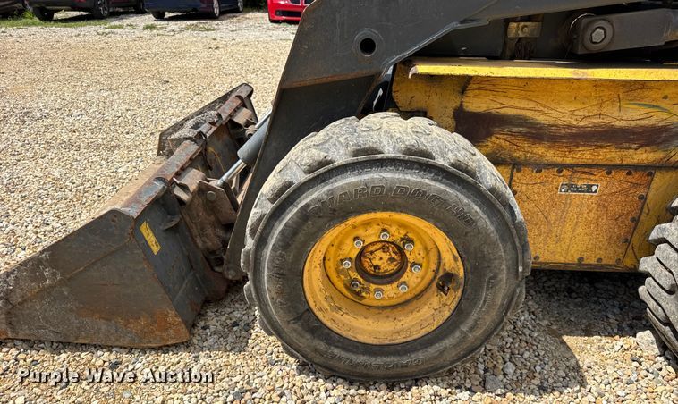 image for item EF2142 2003 New Holland LS180 skid steer loader