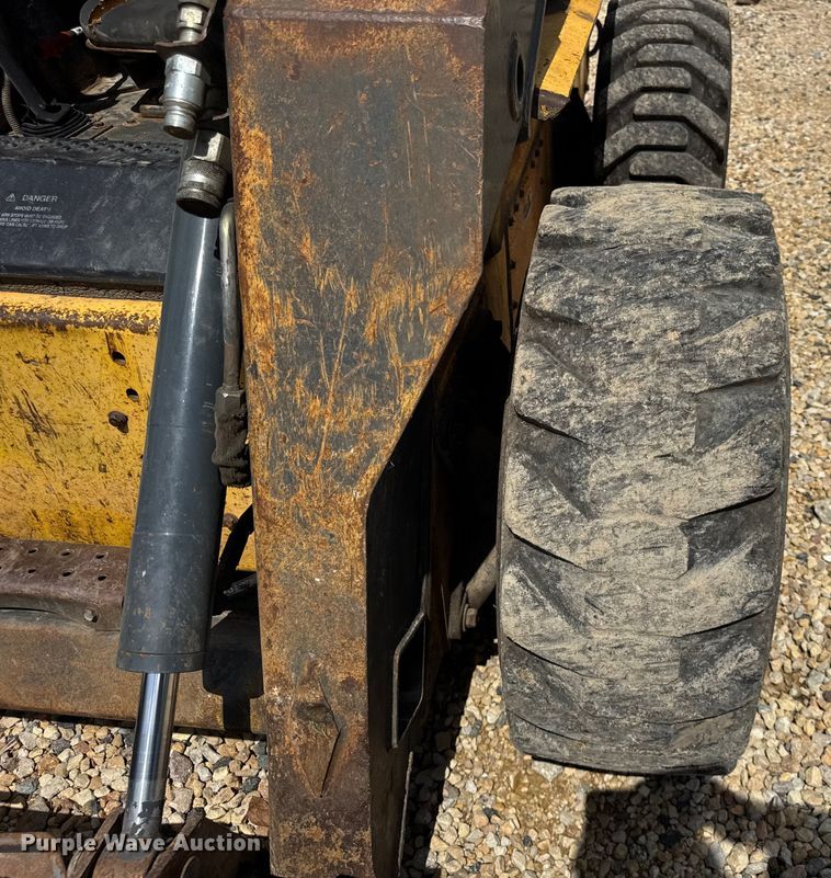 image for item EF2142 2003 New Holland LS180 skid steer loader