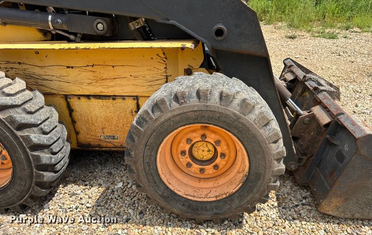 image for item EF2142 2003 New Holland LS180 skid steer loader