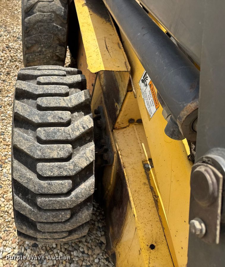 image for item EF2142 2003 New Holland LS180 skid steer loader