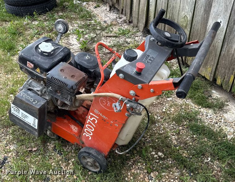 image for item EF2143 2017 Husqvarna FS400LV concrete saw