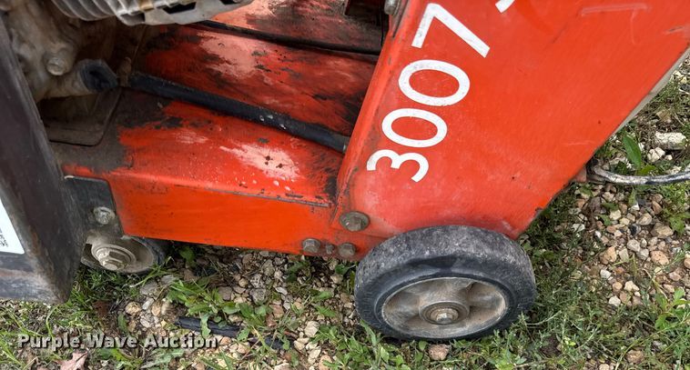 image for item EF2143 2017 Husqvarna FS400LV concrete saw