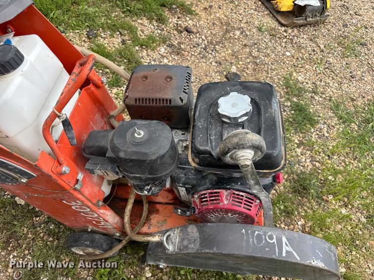 image for item EF2143 2017 Husqvarna FS400LV concrete saw