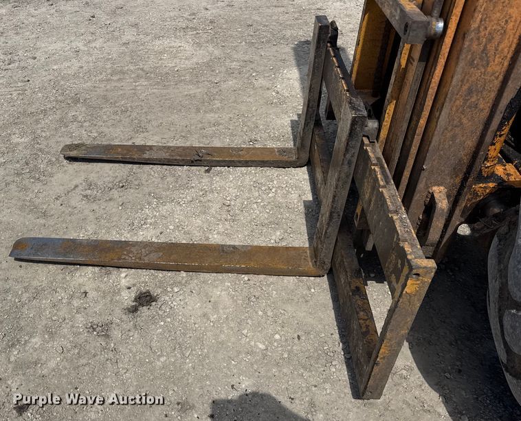 image for item EF2158 1999 Case 586G forklift