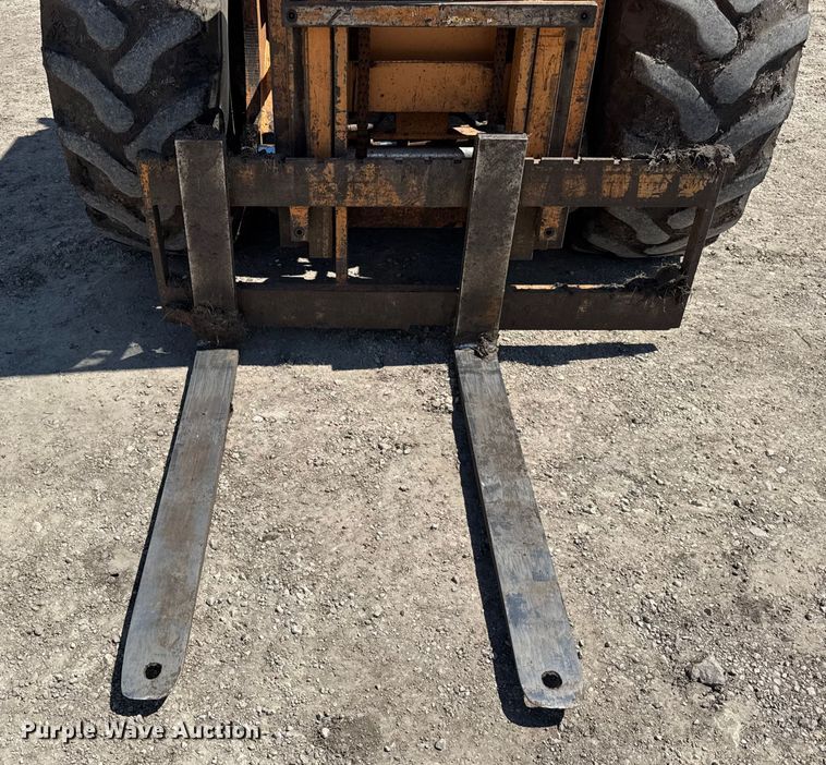 image for item EF2159 2006 Case 586G forklift