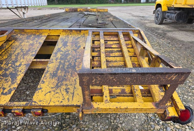 image for item EF3689 1984 JFS DT30 equipment trailer