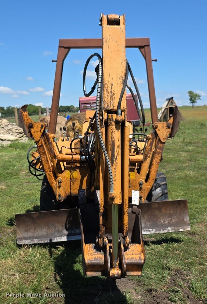 image for item EF3765 1985 Case DH4B trencher