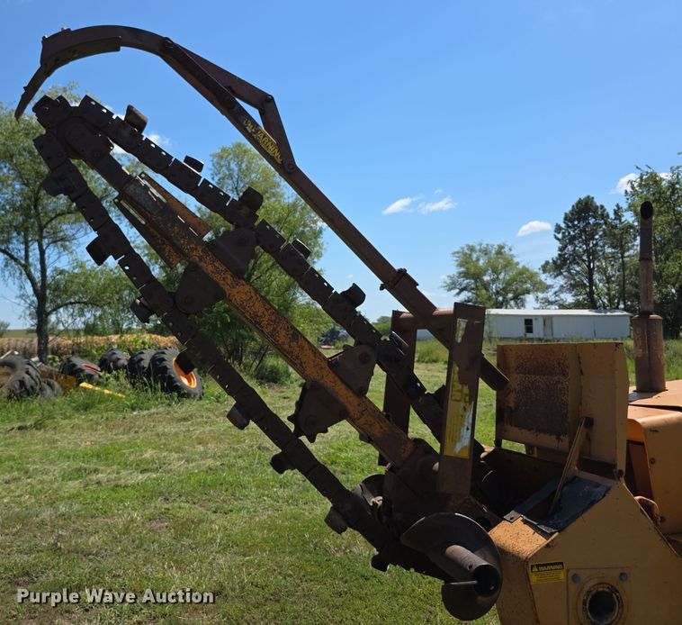 image for item EF3765 1985 Case DH4B trencher