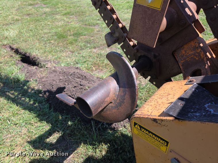 image for item EF3765 1985 Case DH4B trencher